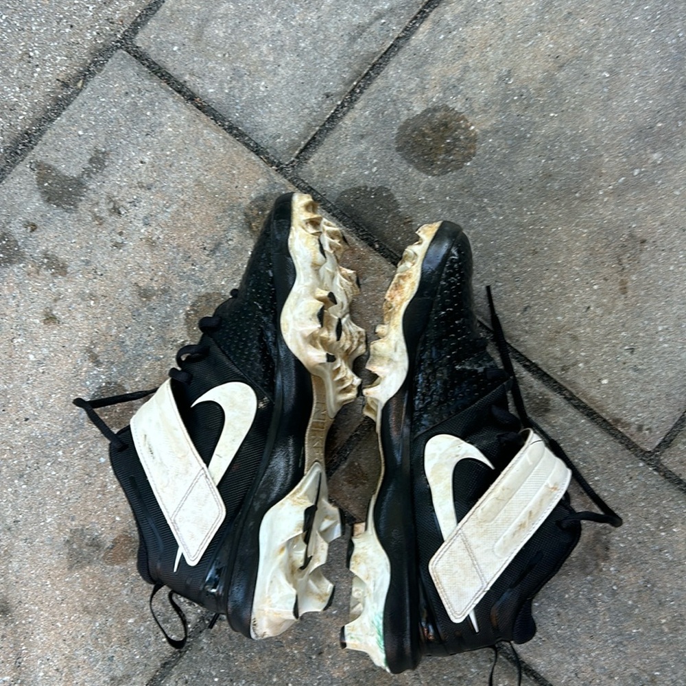 Nike Force trout 7 baseball cleats. Mens size 8.